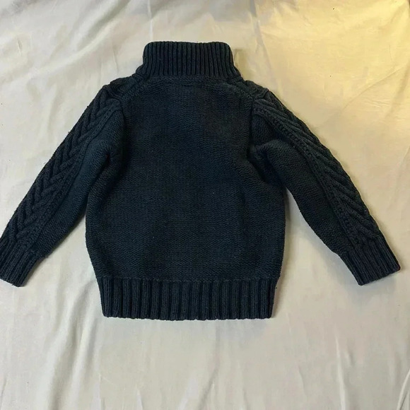 GAP - medium weight cable/braid knit pullover sweater. Size 3 - Picture 3 of 5